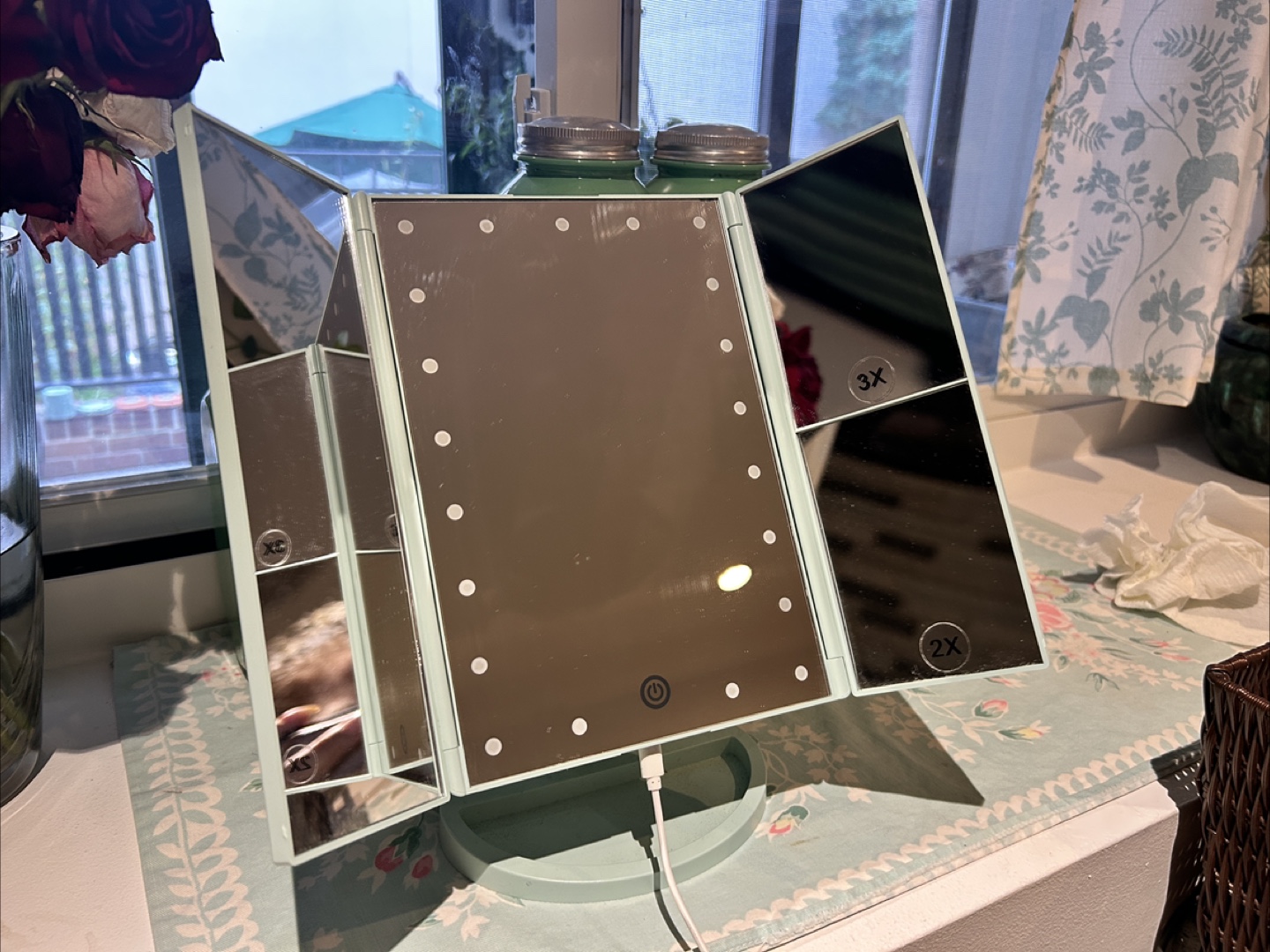 DeWEISN Tri-Fold Lighted Vanity Makeup Mirror - photo 3