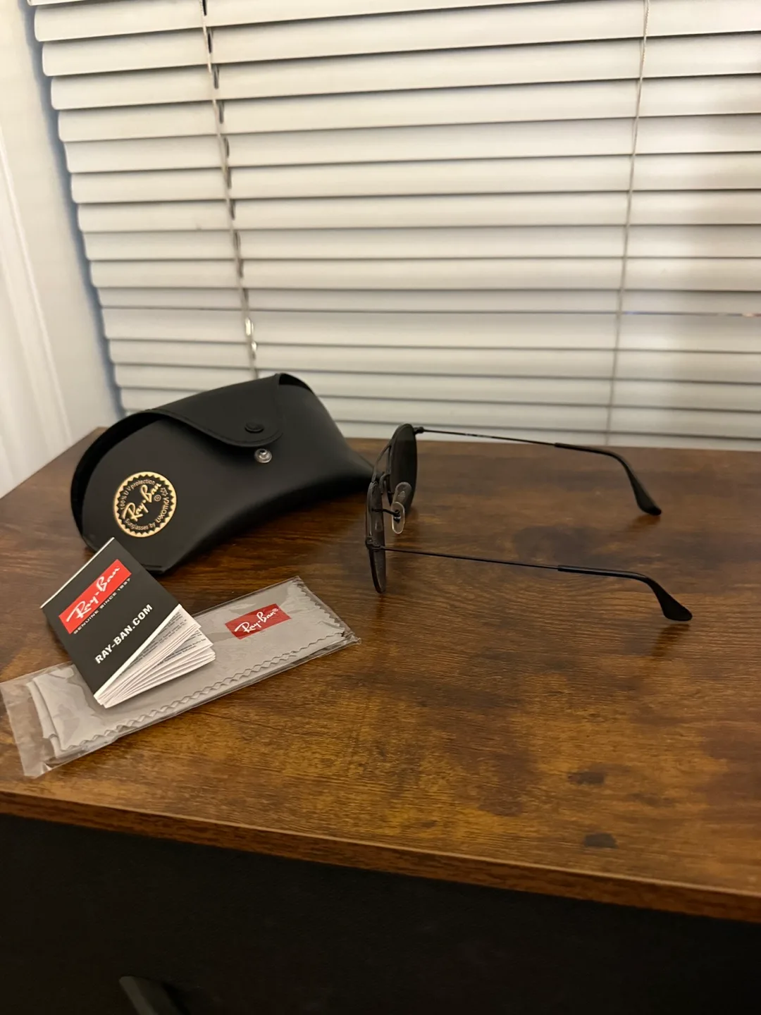 New Ray-Ban Round Metal women’s Sunglasses - Black image indicator(6)