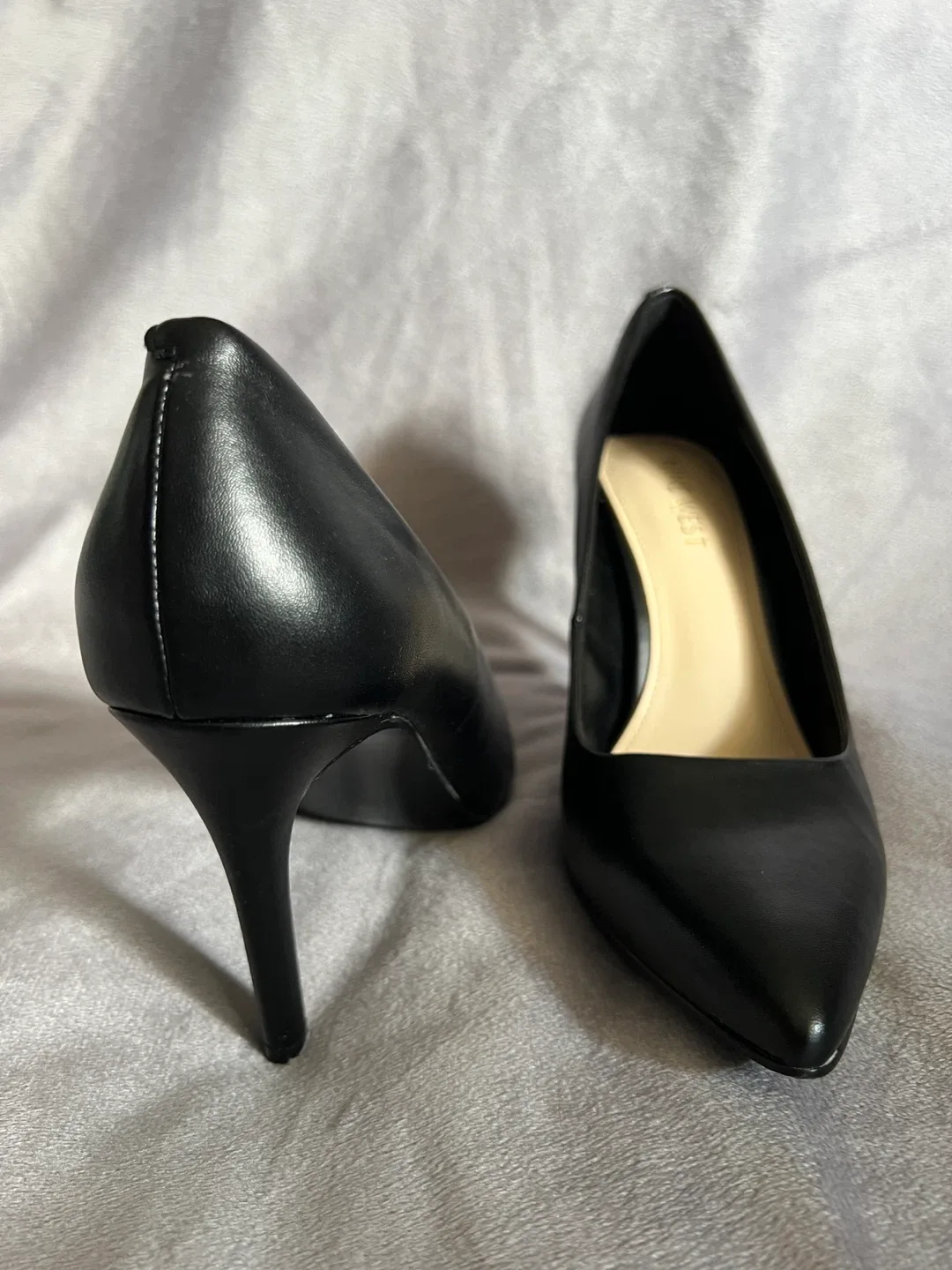 Nine West Black Pointed Heels Size 6.5 image indicator(3)