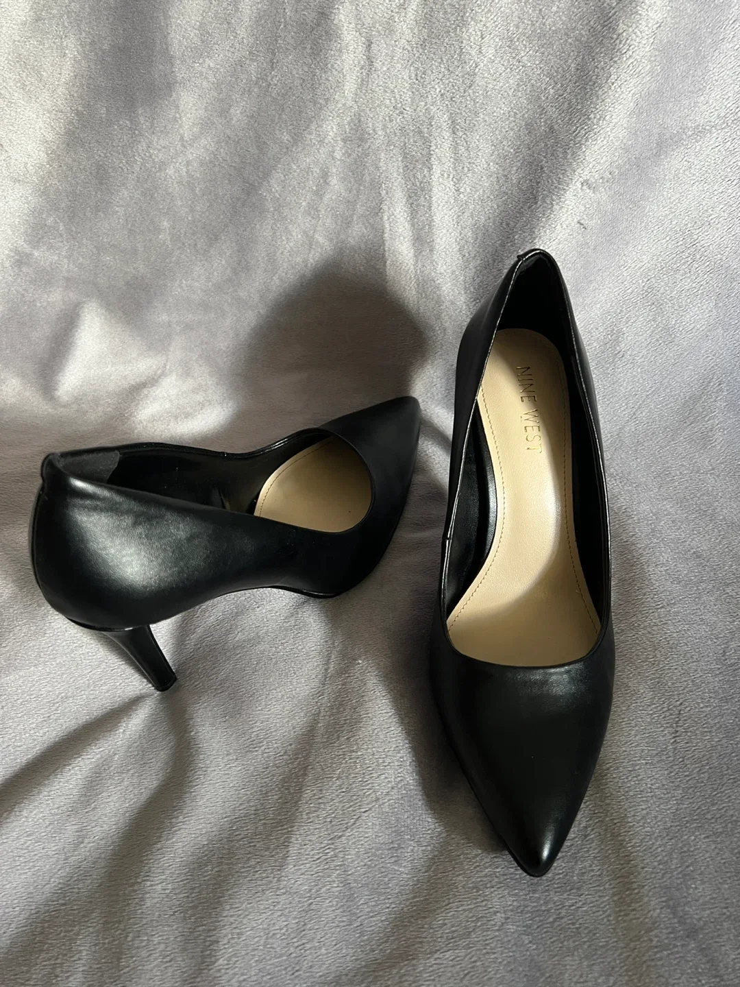 Nine West Black Pointed Heels Size 6.5 image indicator(2)