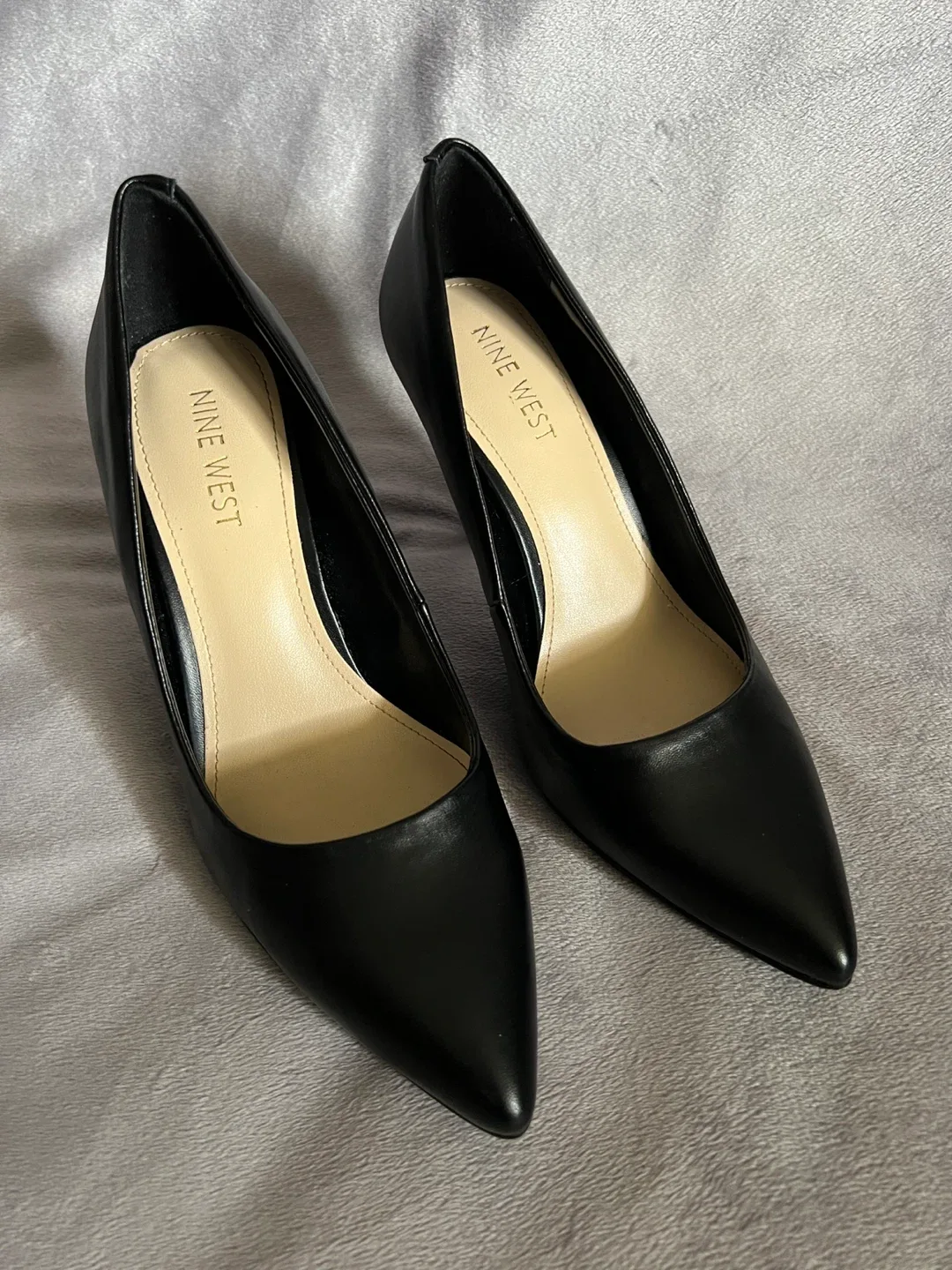 Nine West Black Pointed Heels Size 6.5 image indicator(7)