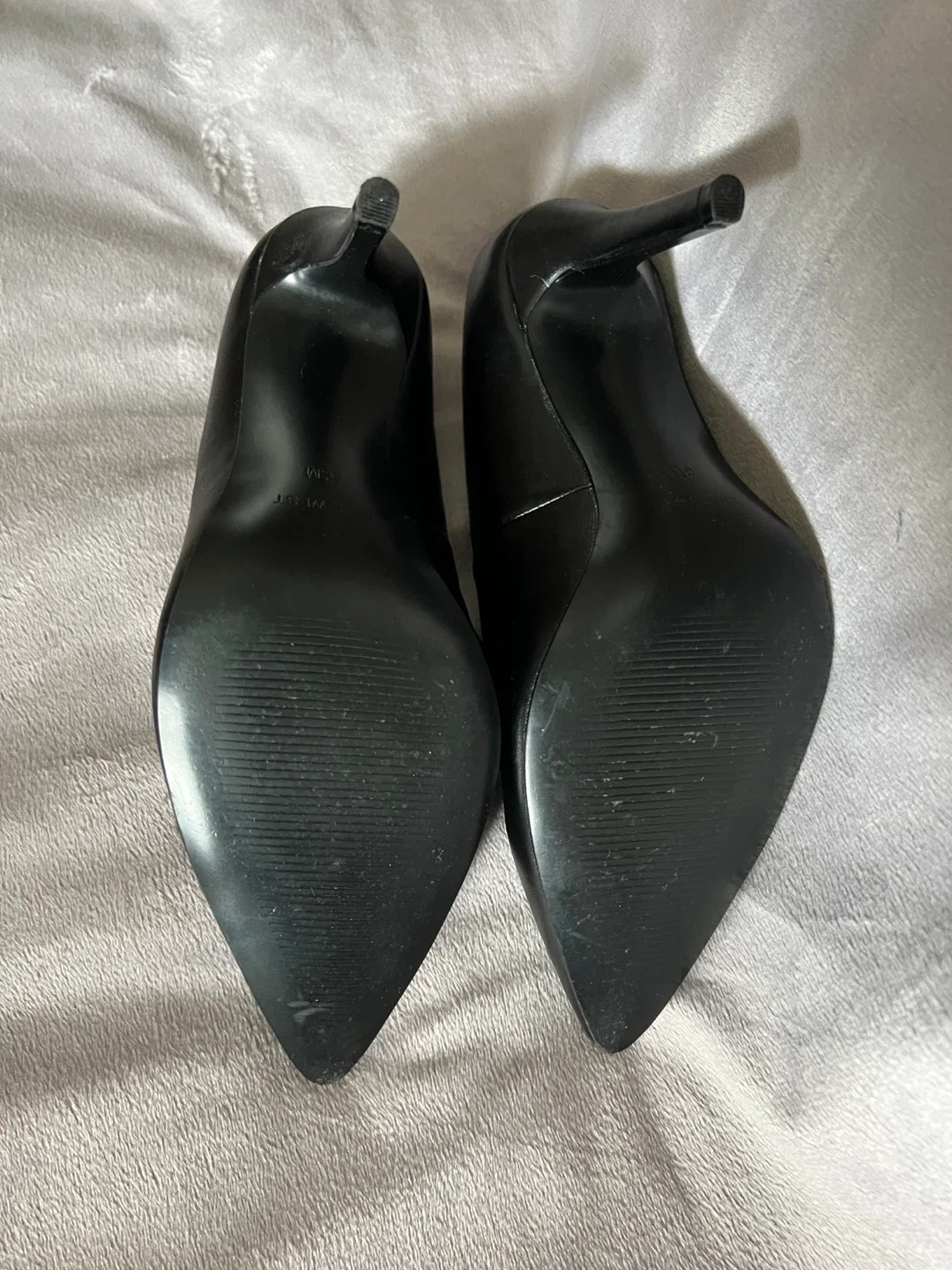 Nine West Black Pointed Heels Size 6.5 image indicator(9)
