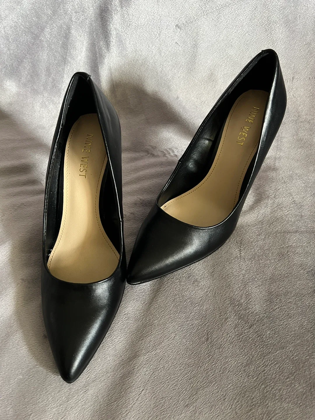 Nine West Black Pointed Heels Size 6.5 image indicator(6)