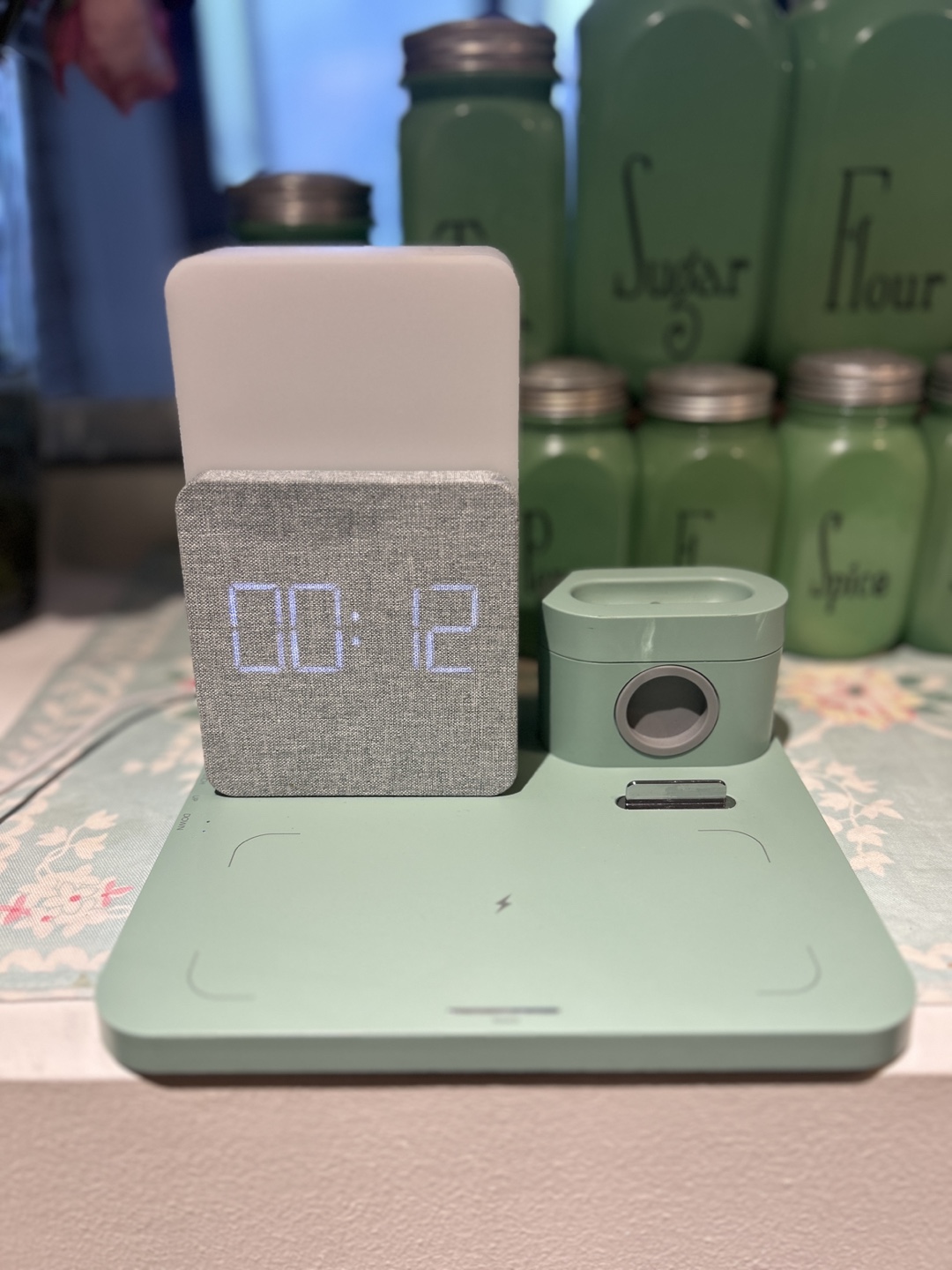 iHome iW18 Triple Charge Station with Night Light - photo 2