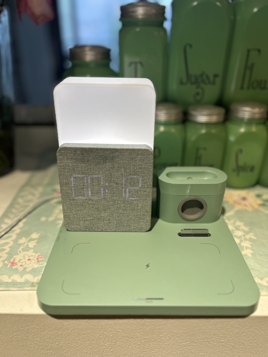 iHome iW18 Triple Charge Station with Night Light - photo 5