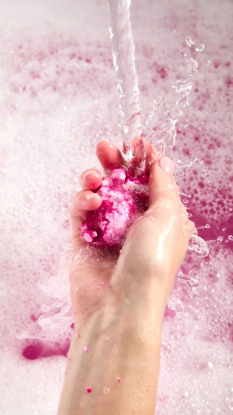 FREE: Lush The Comforter Bubble Bar image indicator(4)
