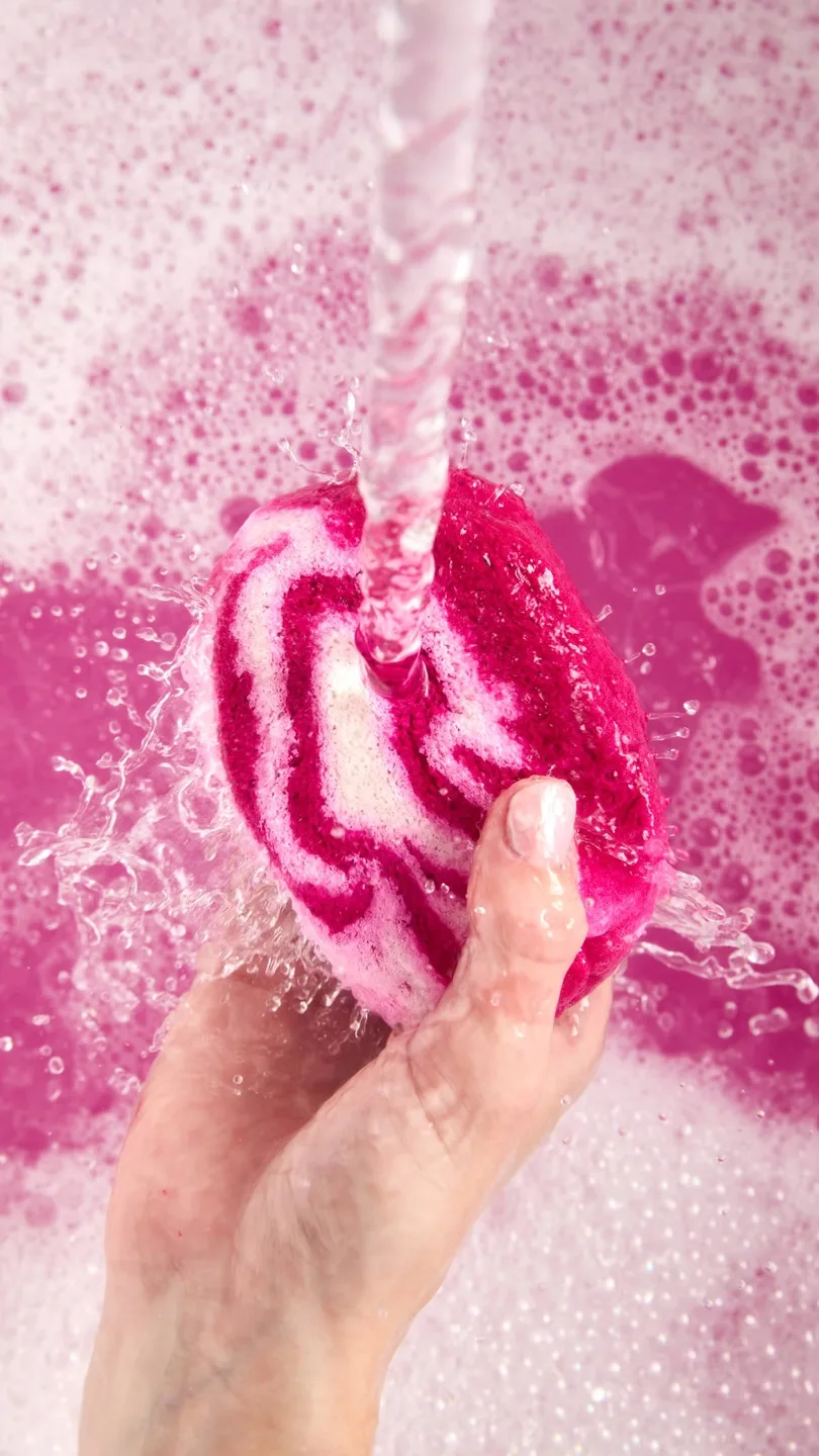 FREE: Lush The Comforter Bubble Bar image indicator(2)