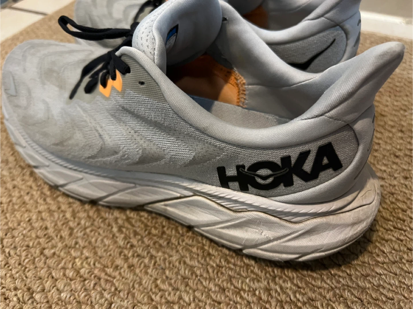 Hoka Arahi 6 Running Shoes