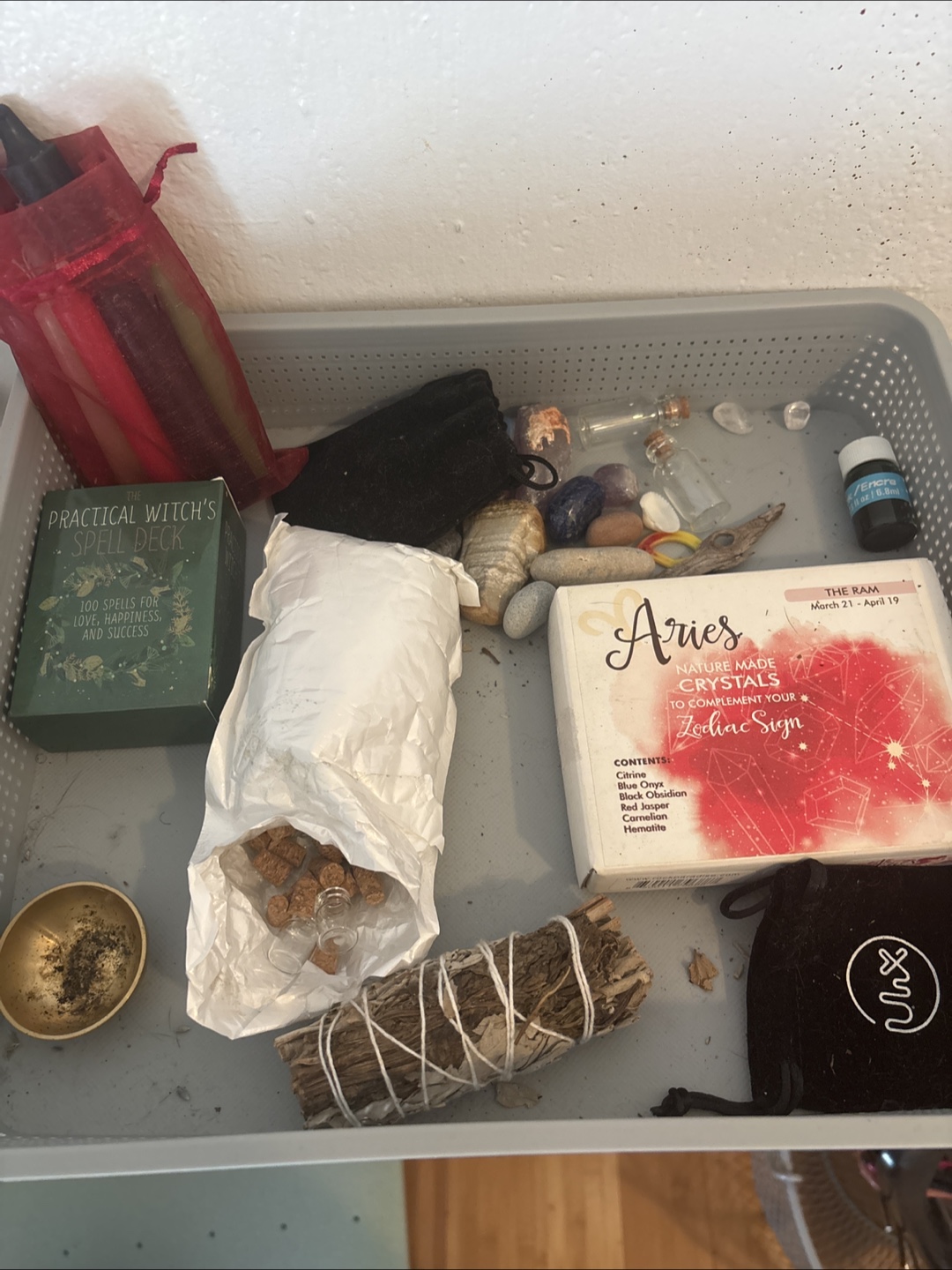 Witchy stuff! Gems and tarot