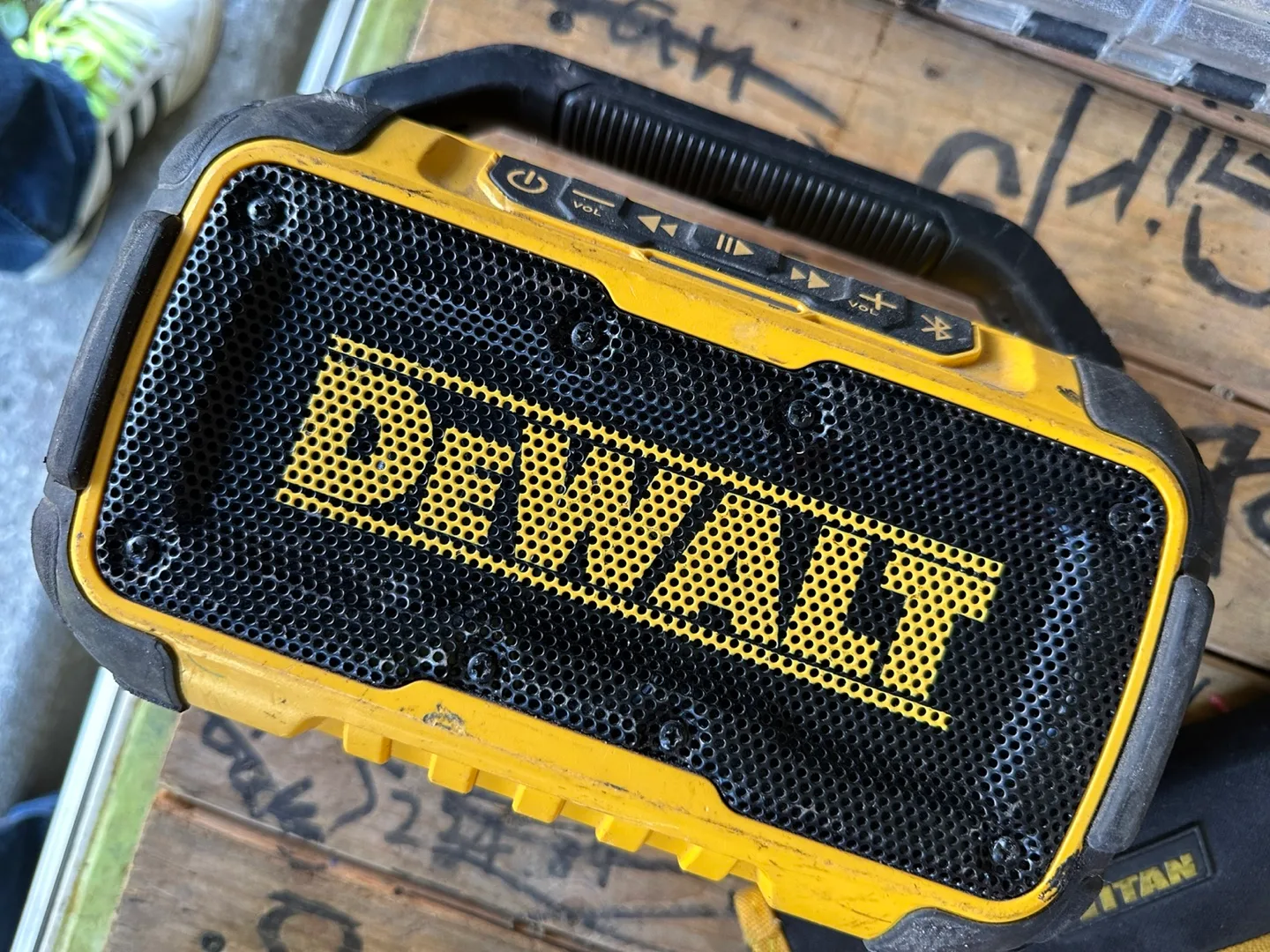 Dewalt DCR010 Bluetooth Speaker thumbnail