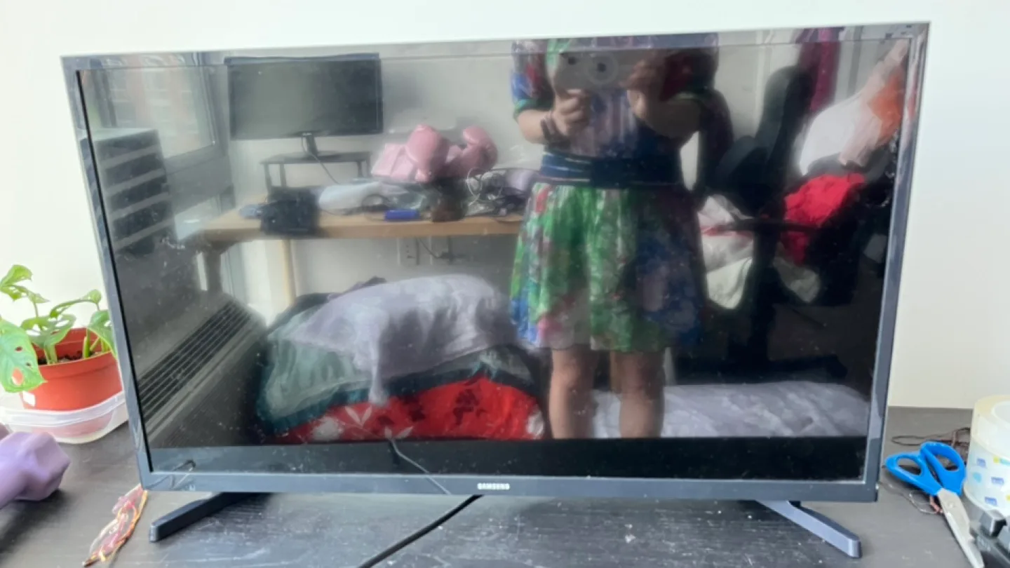 Samsung 32" Class HD LED TV UN32J4000 image indicator(2)