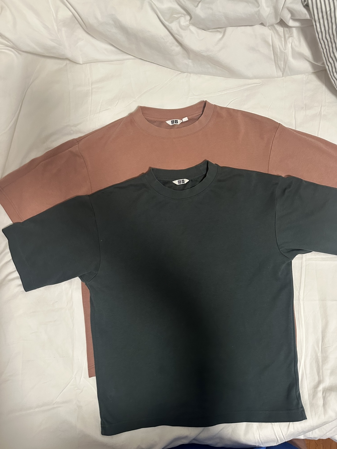 Uniqlo S T-Shirts (2) - faded orange & Green - photo 2