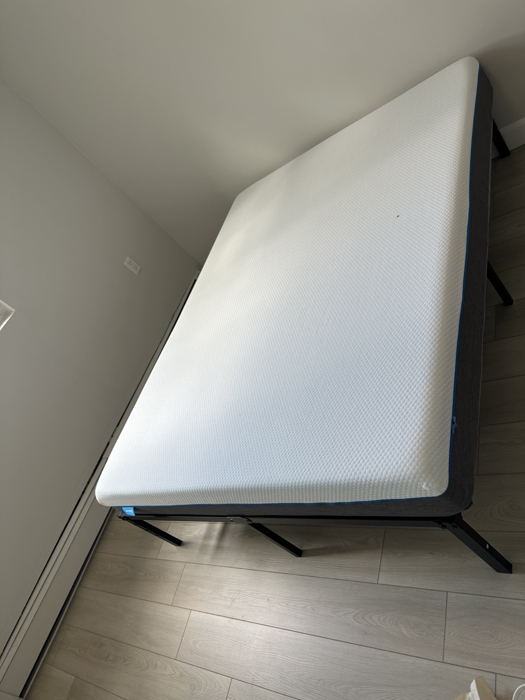 Free! Moving! King bed frame and mattress - photo 2