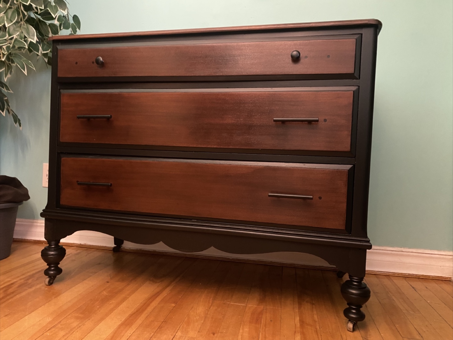 FREE DELIVERY: Hutch Dresser $300 (HRM)