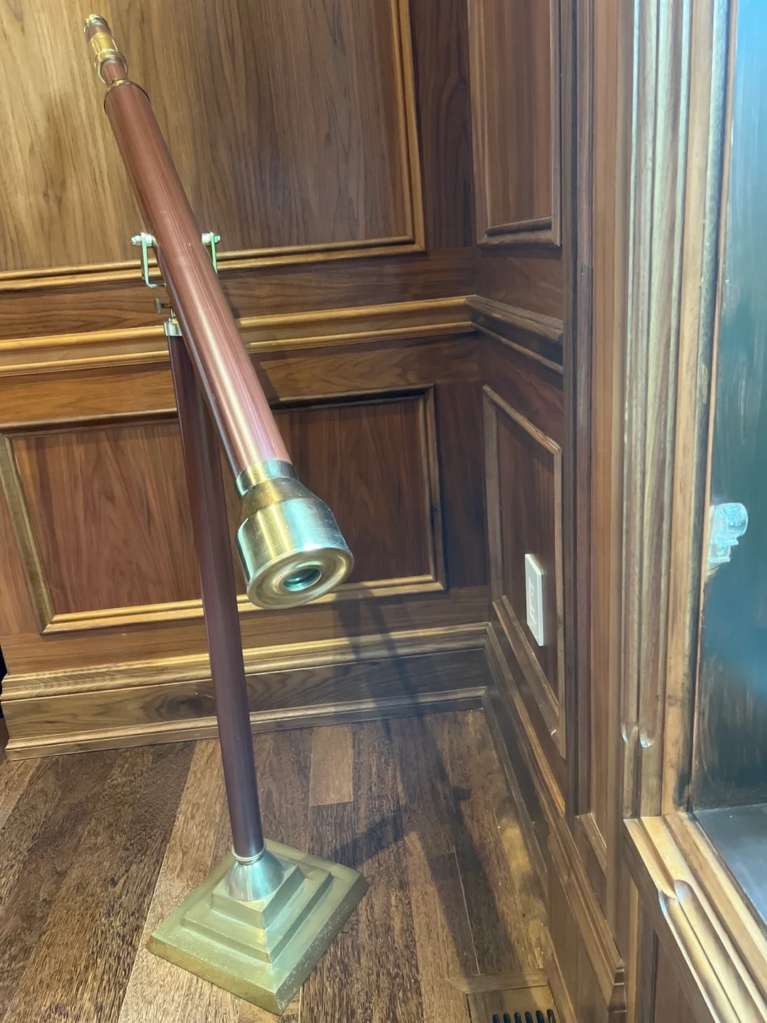 Decorative Telescope on Stand image indicator(2)