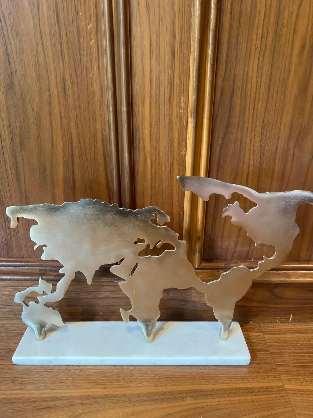 World Map Sculpture image indicator(2)