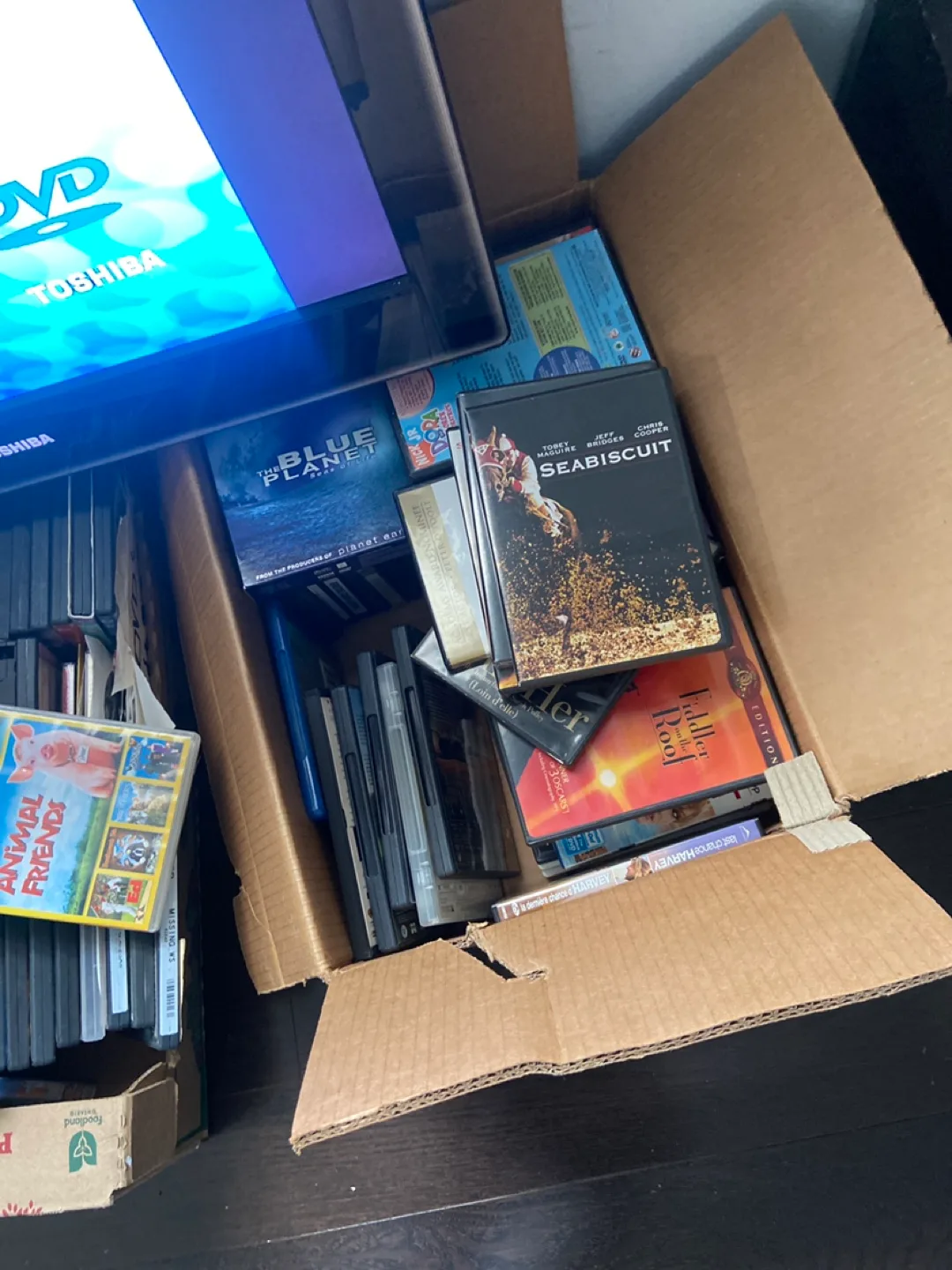 Tv with dvd player inserted and DVD  collection image indicator(4)