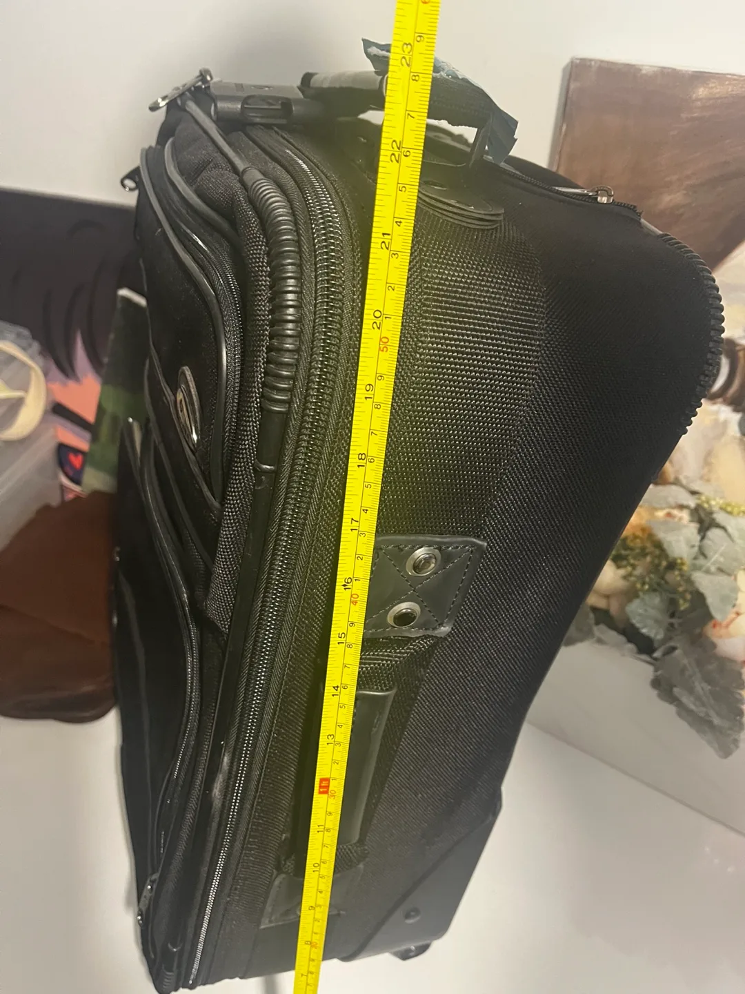 Samsonite Black Rolling Carry-On Luggage image indicator(4)