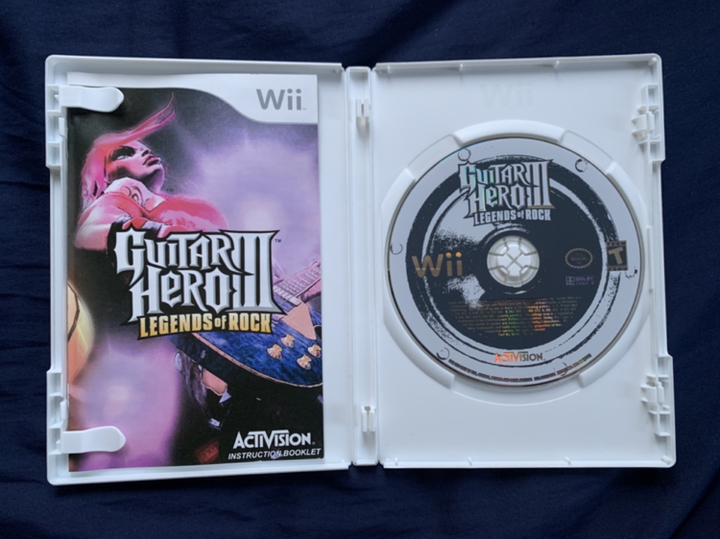 Guitar Hero III: Legends Of Rock (Nintendo Wii, 2006) Complete - photo 3