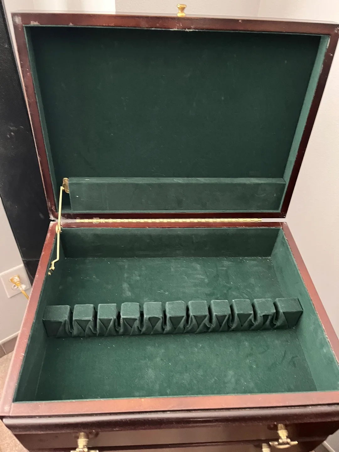 Cutlery Chest image indicator(2)