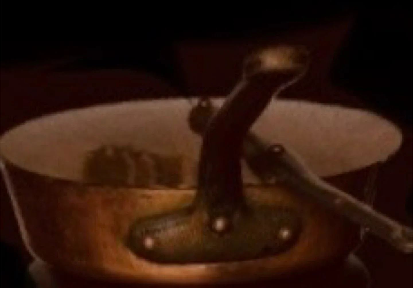 Vintage Copper Cooking Pot with Lid image indicator(5)