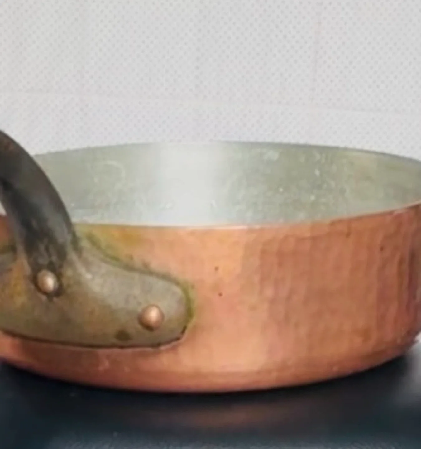 Vintage Copper Cooking Pot with Lid image indicator(4)