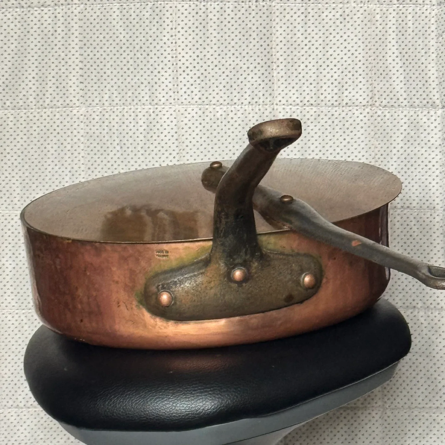 Vintage Copper Cooking Pot with Lid image indicator(2)
