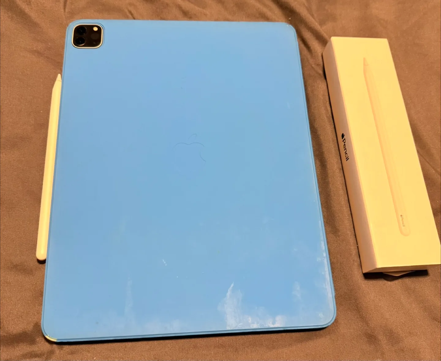 iPad Pro 12.9” (2020) – 1TB Wi-Fi + Apple Pencil + Case image indicator(3)