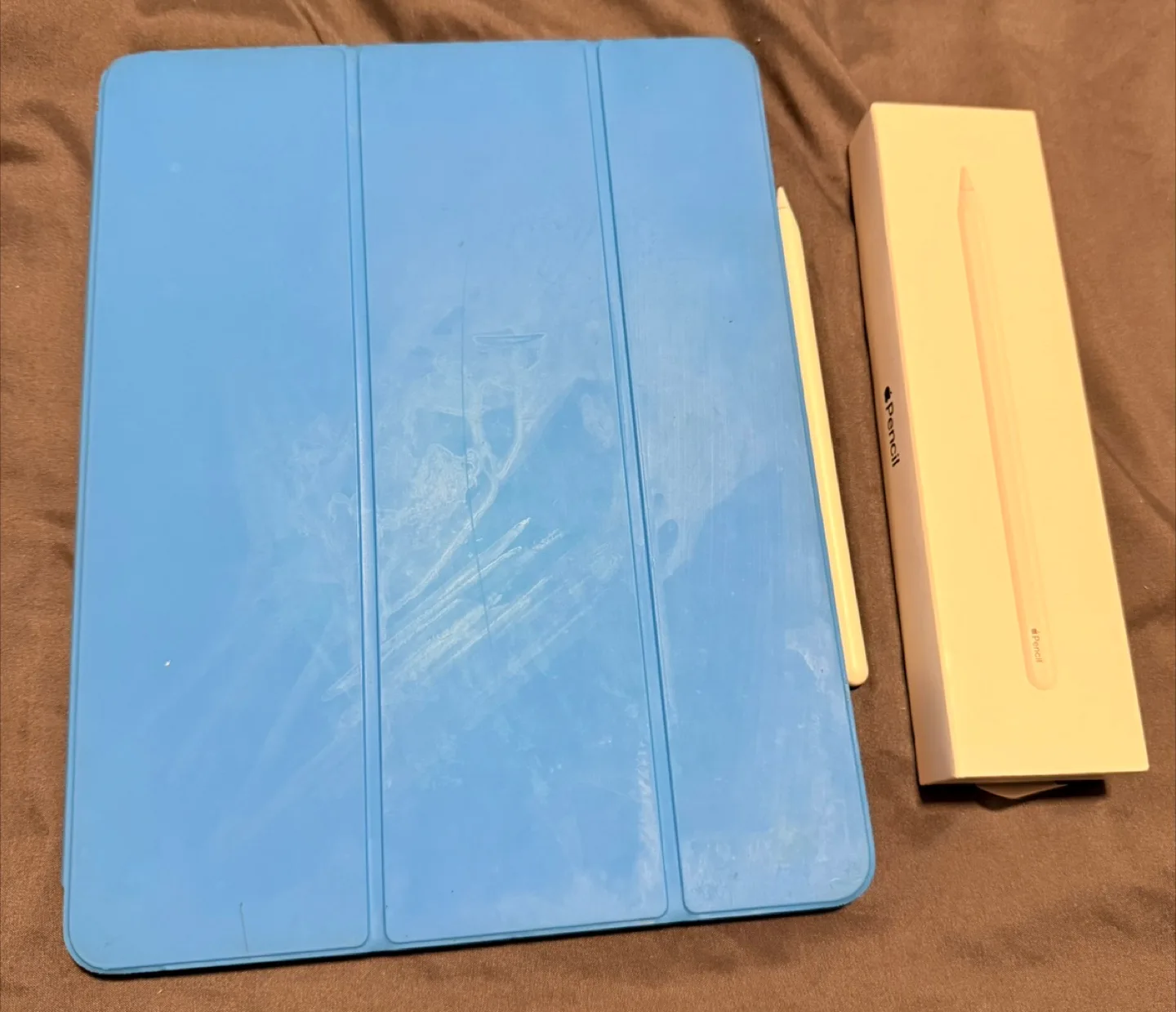 iPad Pro 12.9” (2020) – 1TB Wi-Fi + Apple Pencil + Case image indicator(2)