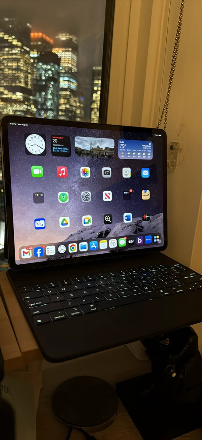 iPad Pro 12.9 cellular with Magic Keyboard