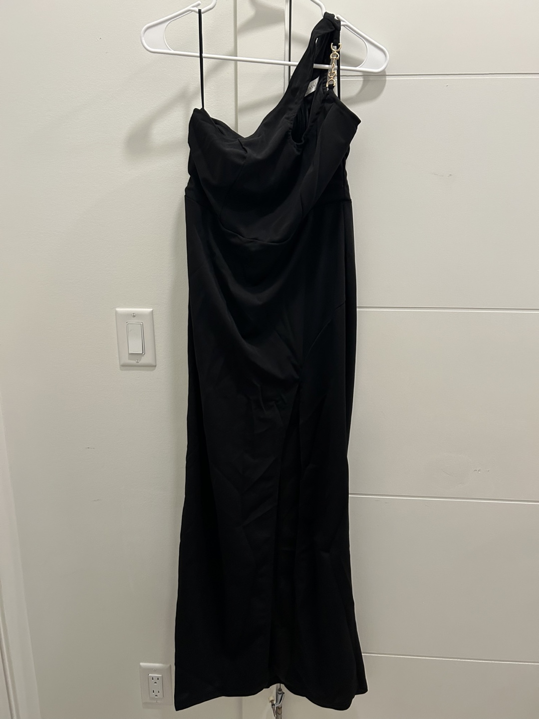 Elegant Black One-Shoulder Maxi Dress with Thigh Slit