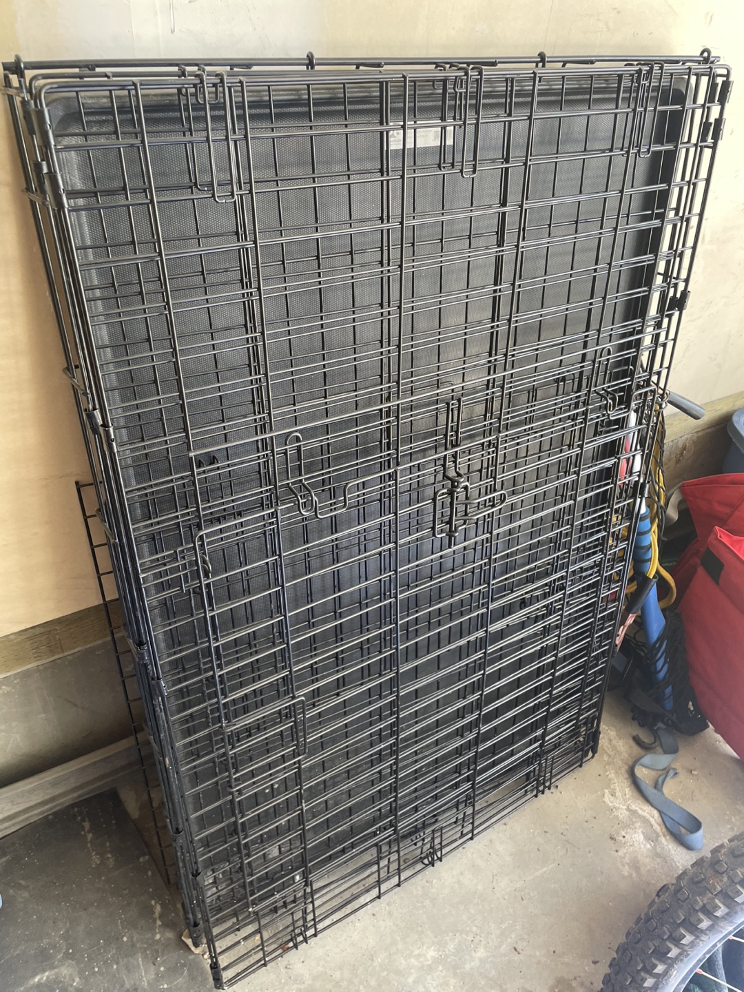 Essentials Large Dog Crate w/divider