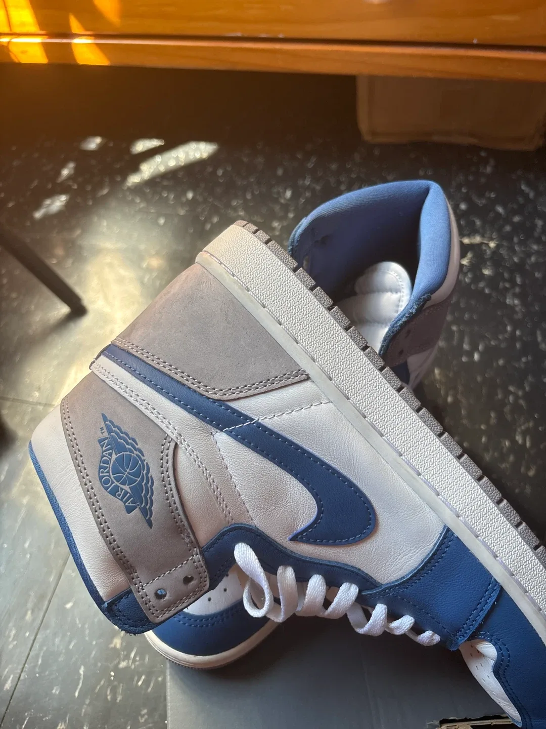 Nike Air Jordan 1 High Hyper Royal Size 11 image indicator(2)