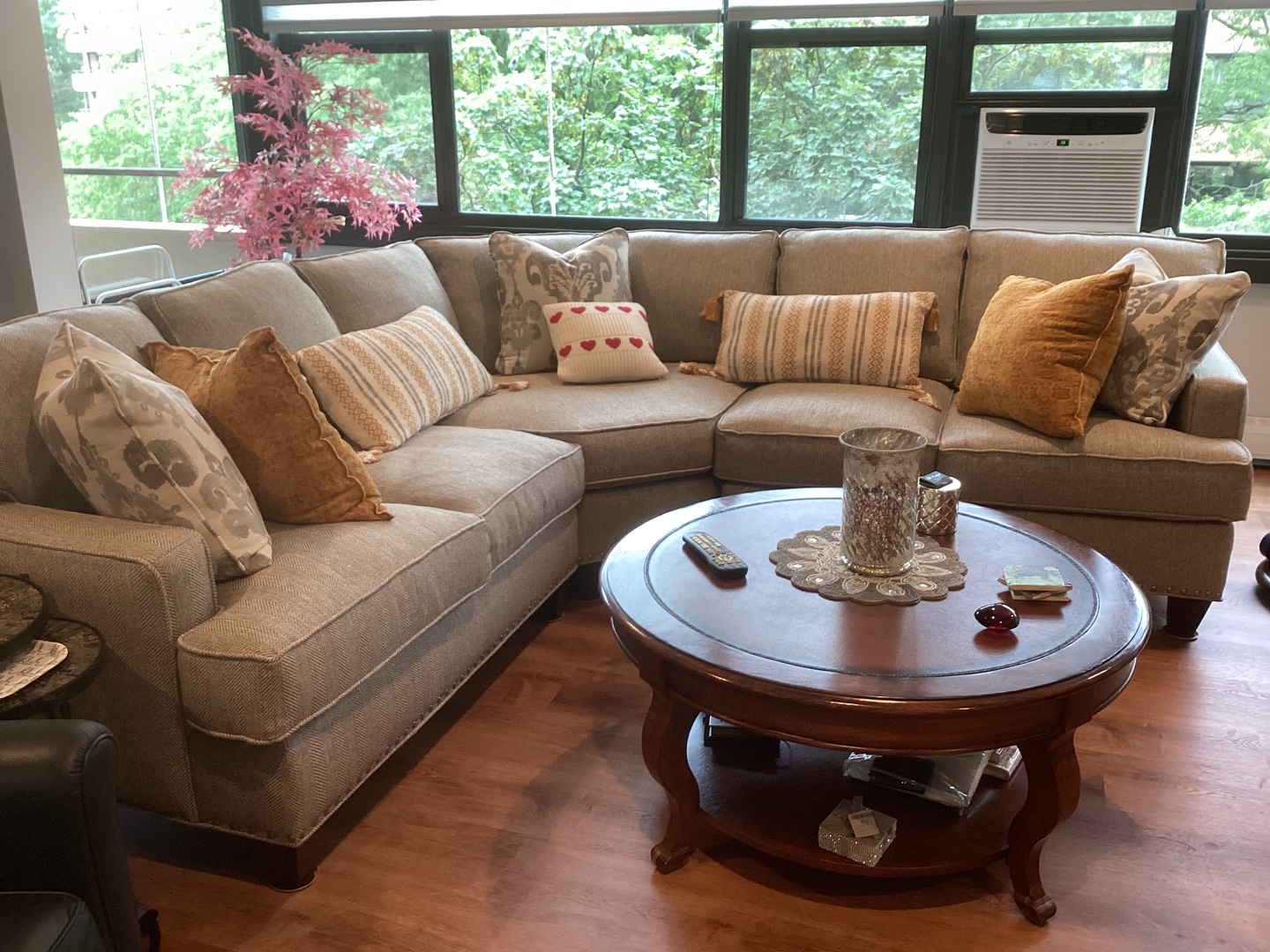 Immaculate Craftmaster 3 Piece    Herringbone Sectional