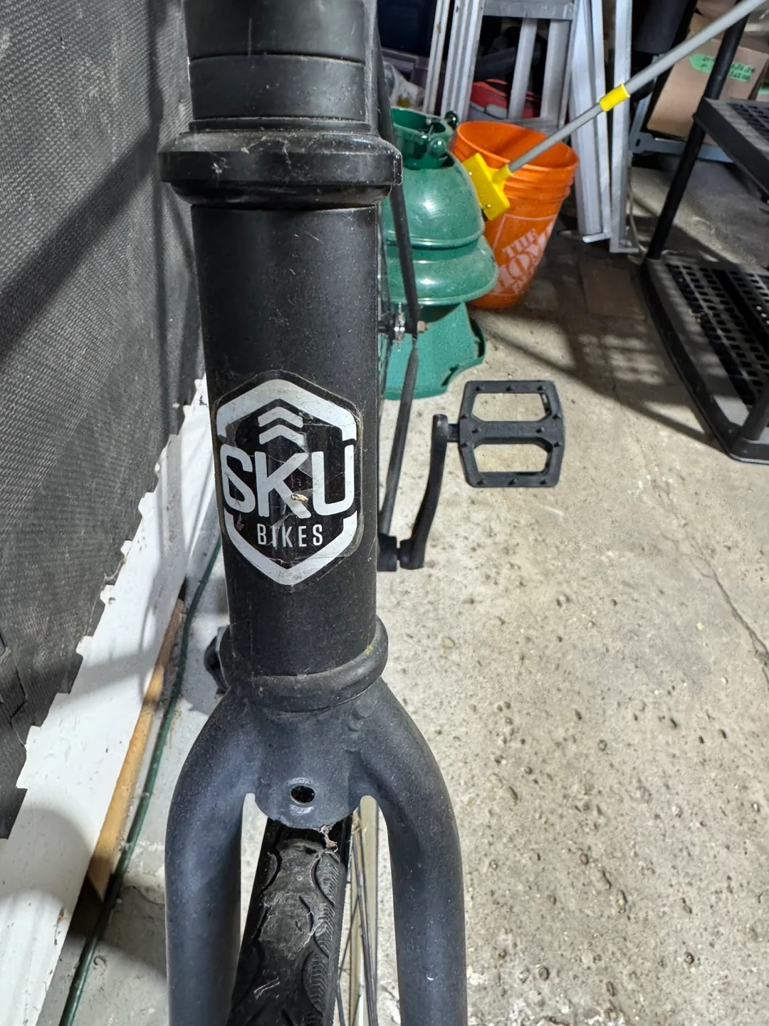 SKU Bikes Black Fixed Gear Bike image indicator(3)