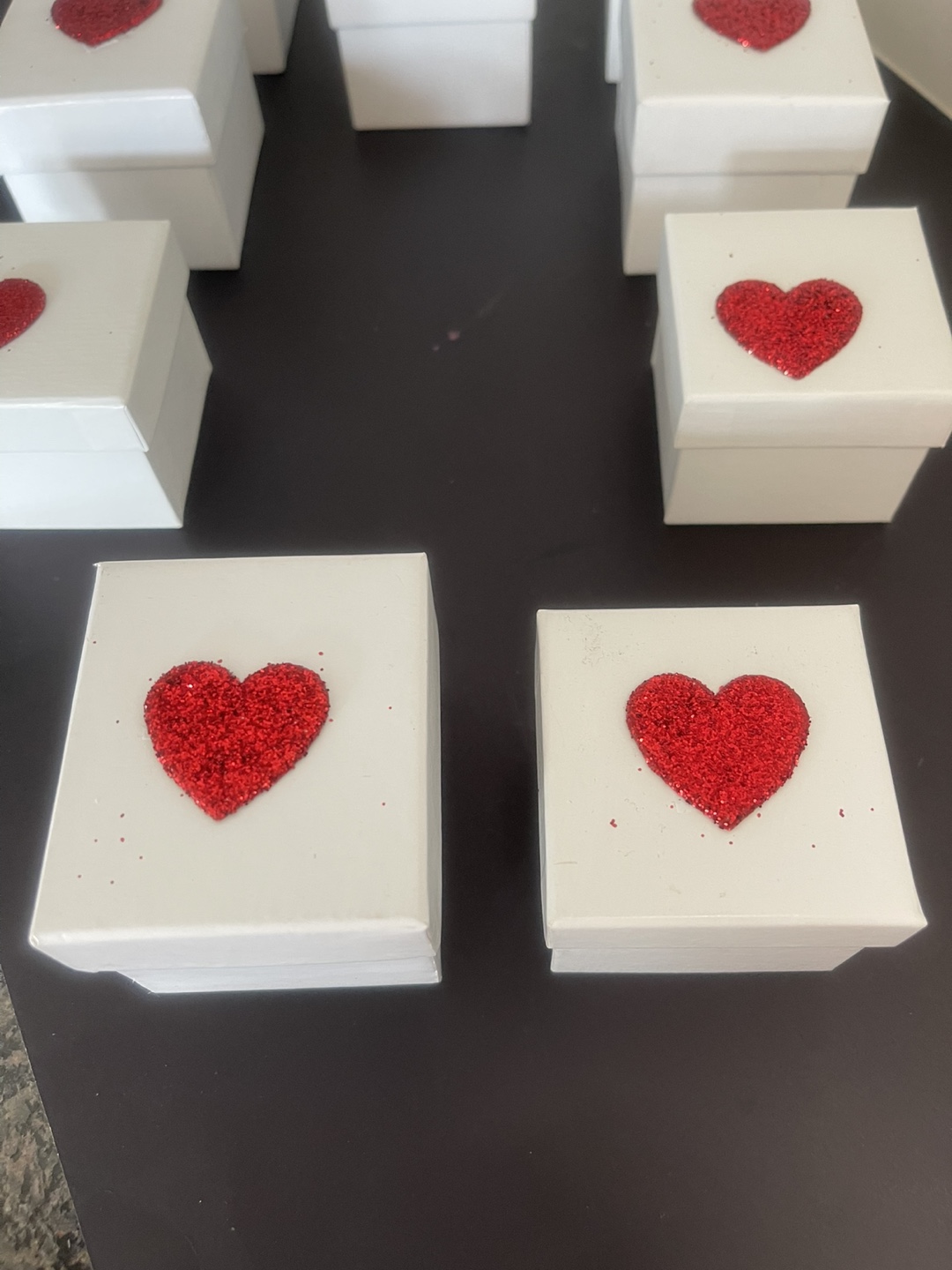 REDUCED - 16 White GIFT BOXES-9 have red glittery hearts - photo 3