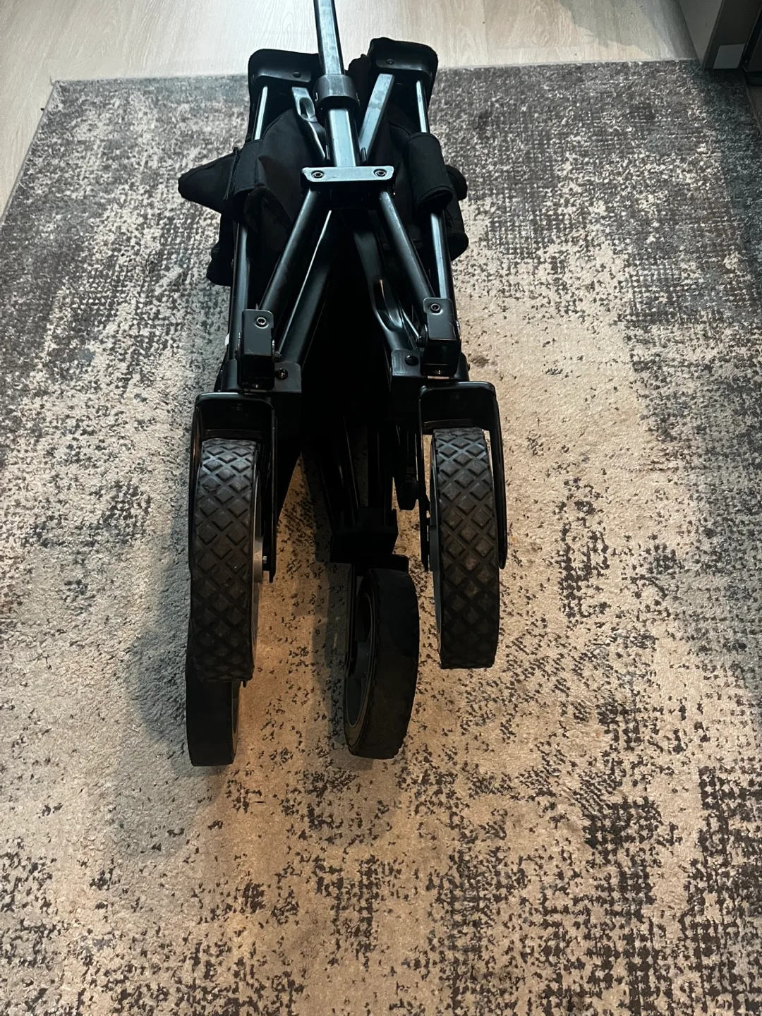 Woods Folding Wagon - Black image indicator(7)