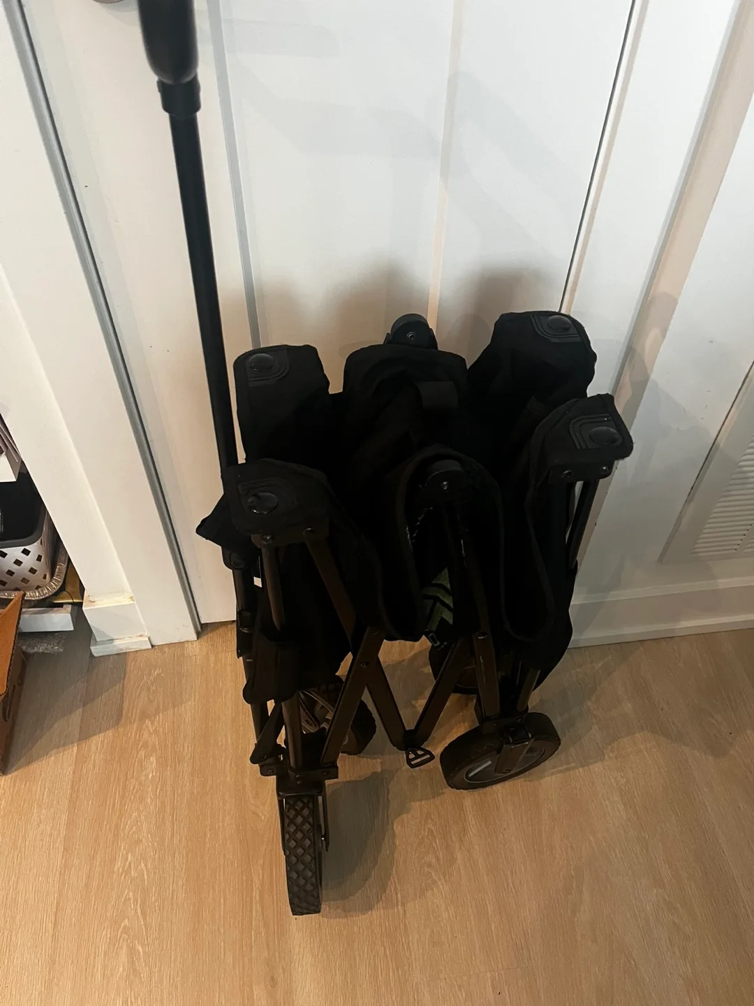 Woods Folding Wagon - Black image indicator(9)