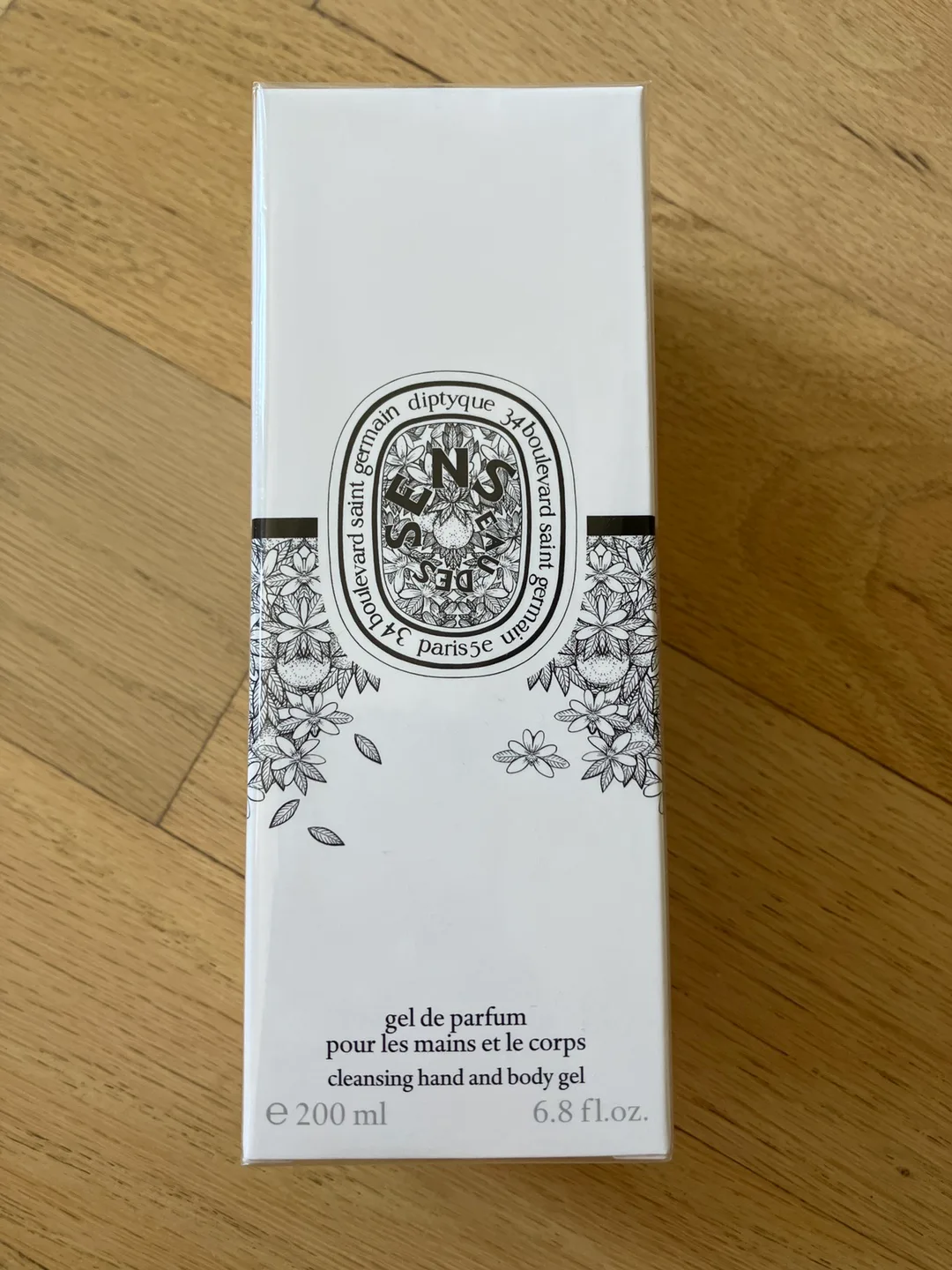 diptyque Paris Cleansing Hand and Body Gel 200ml thumbnail