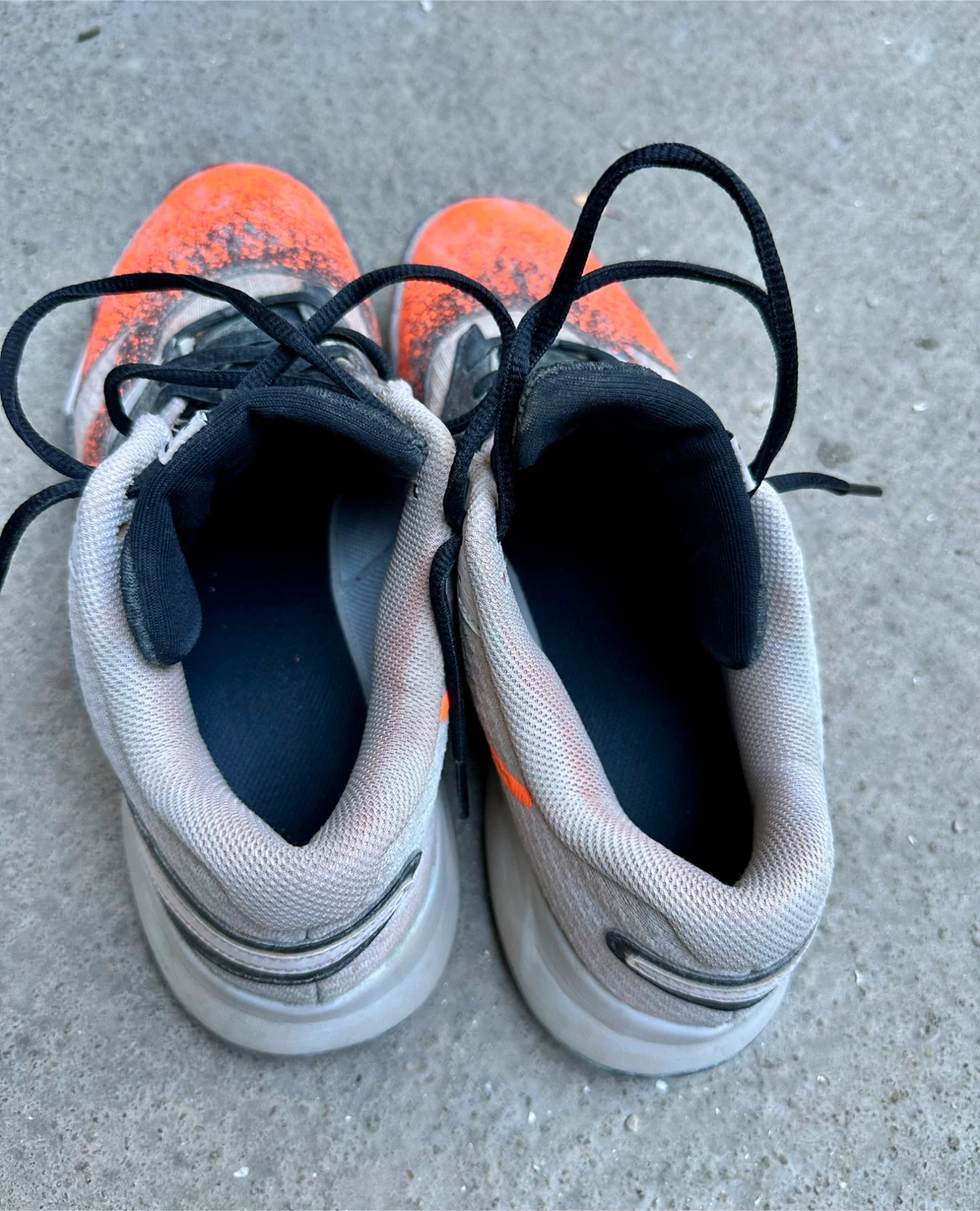 10.5 Men’s Nike Tennis Shoes / Clay soiled, Need cleaning - photo 2