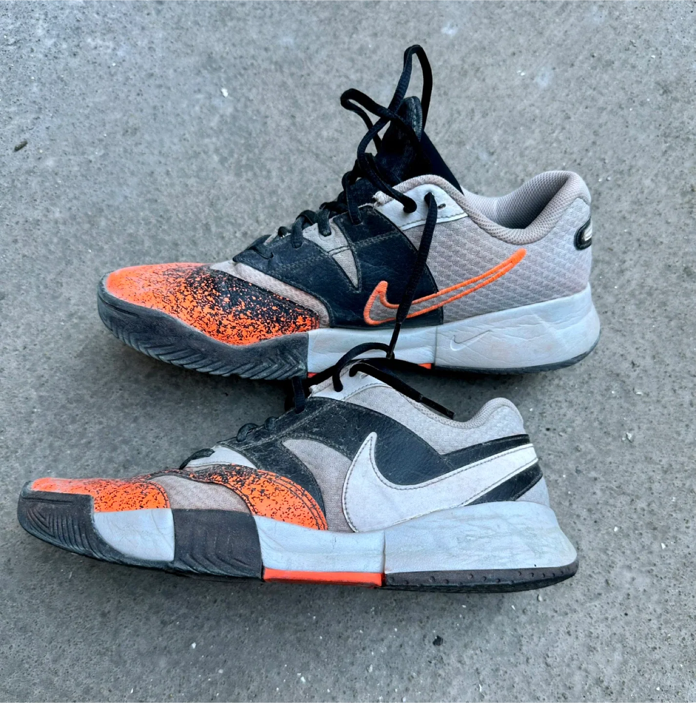 10.5 Men’s Nike Tennis Shoes / Clay soiled, Need cleaning image indicator(6)