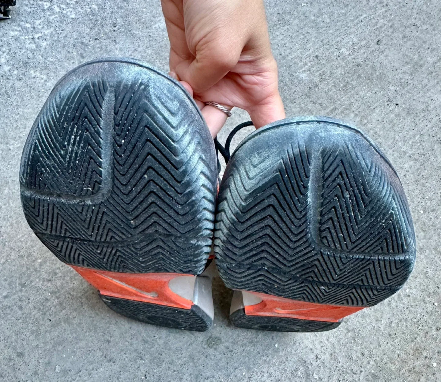 10.5 Men’s Nike Tennis Shoes / Clay soiled, Need cleaning image indicator(10)