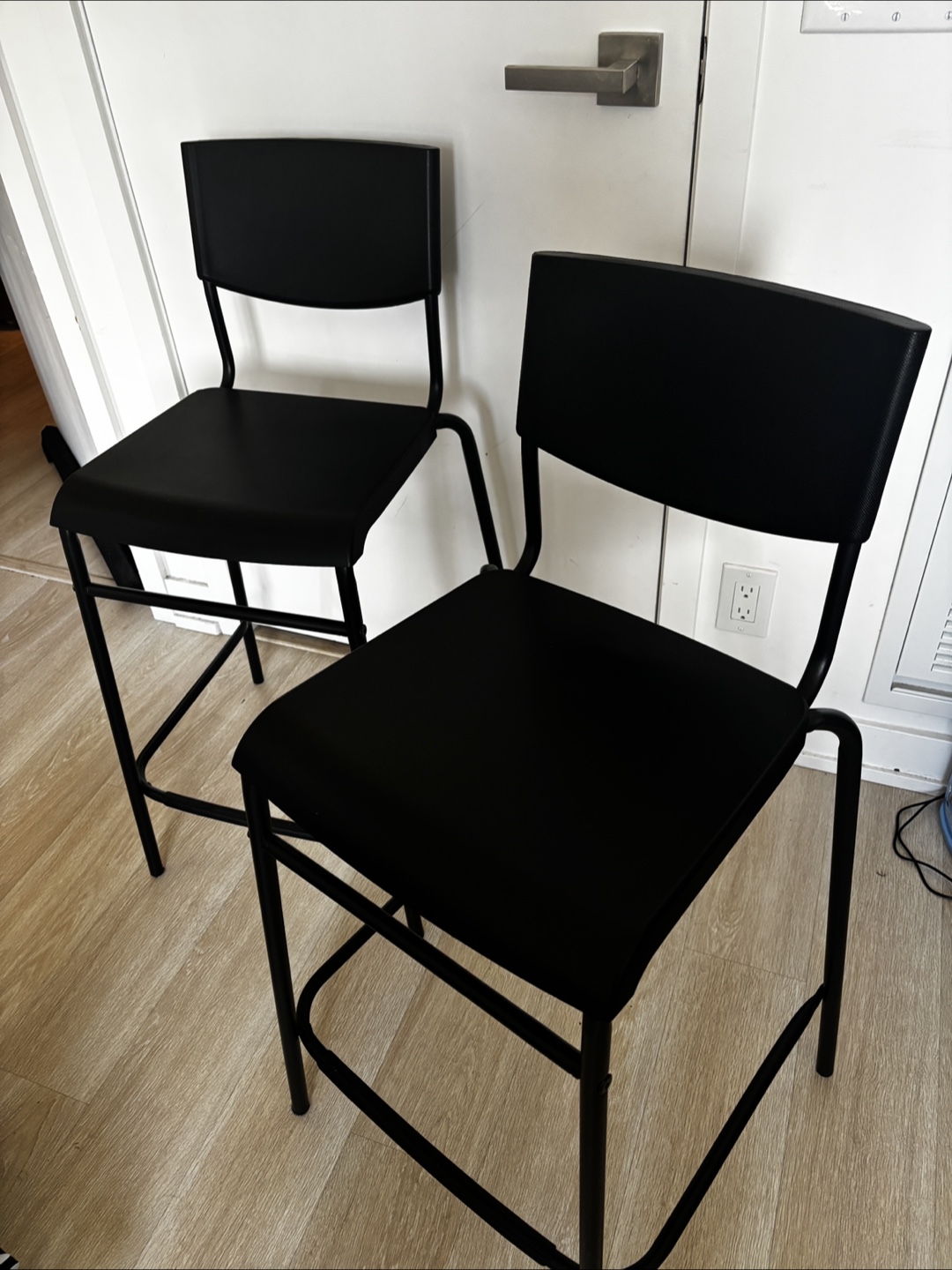 Set of 4 Black Bar Stools (2 lower and 2 higher stools) - photo 2