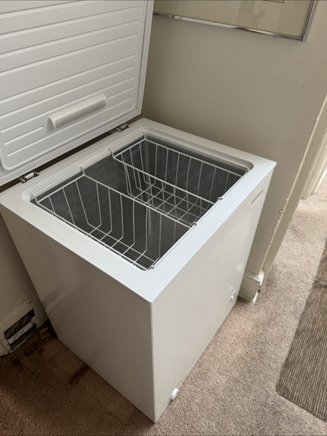 Insignia Chest Freezer - White - photo 2