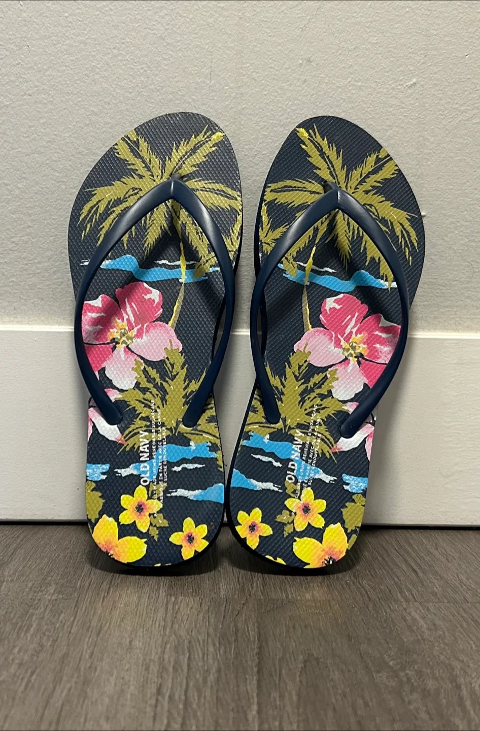 Old Navy Flip Flops - Size 8 thumbnail