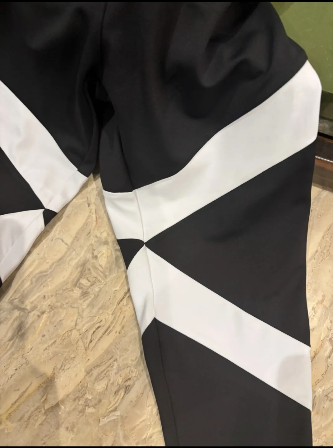 Elly Pistol Black & White Leggings image indicator(7)