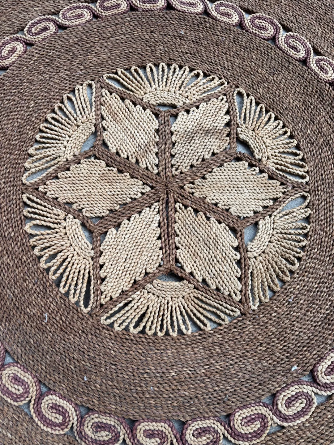Beautiful handcrafted Jute Rug - Brown/Beige (3.5 ft diameter) 🥕 image indicator(3)