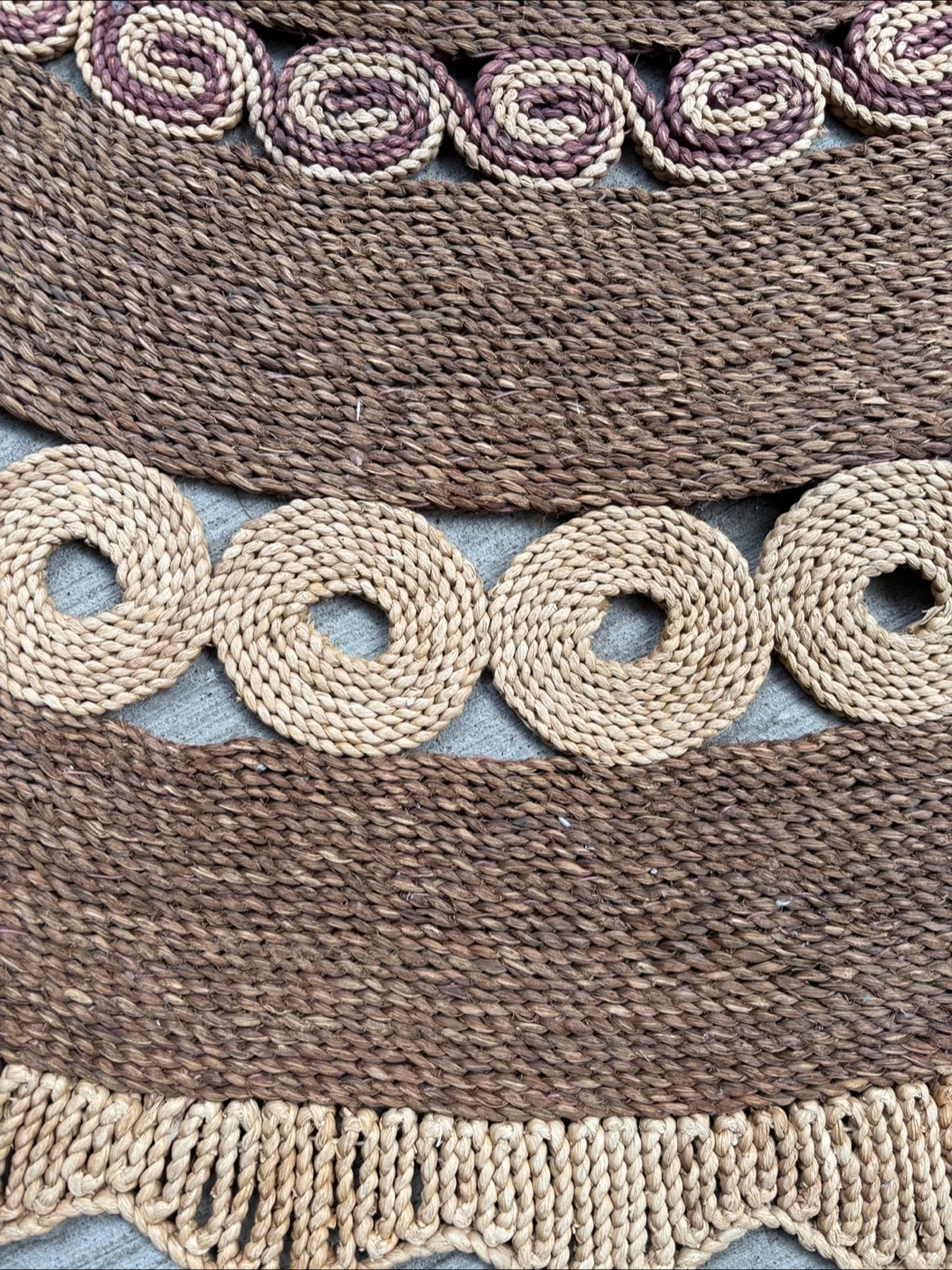 Beautiful handcrafted Jute Rug - Brown/Beige (3.5 ft diameter) 🥕 image indicator(4)