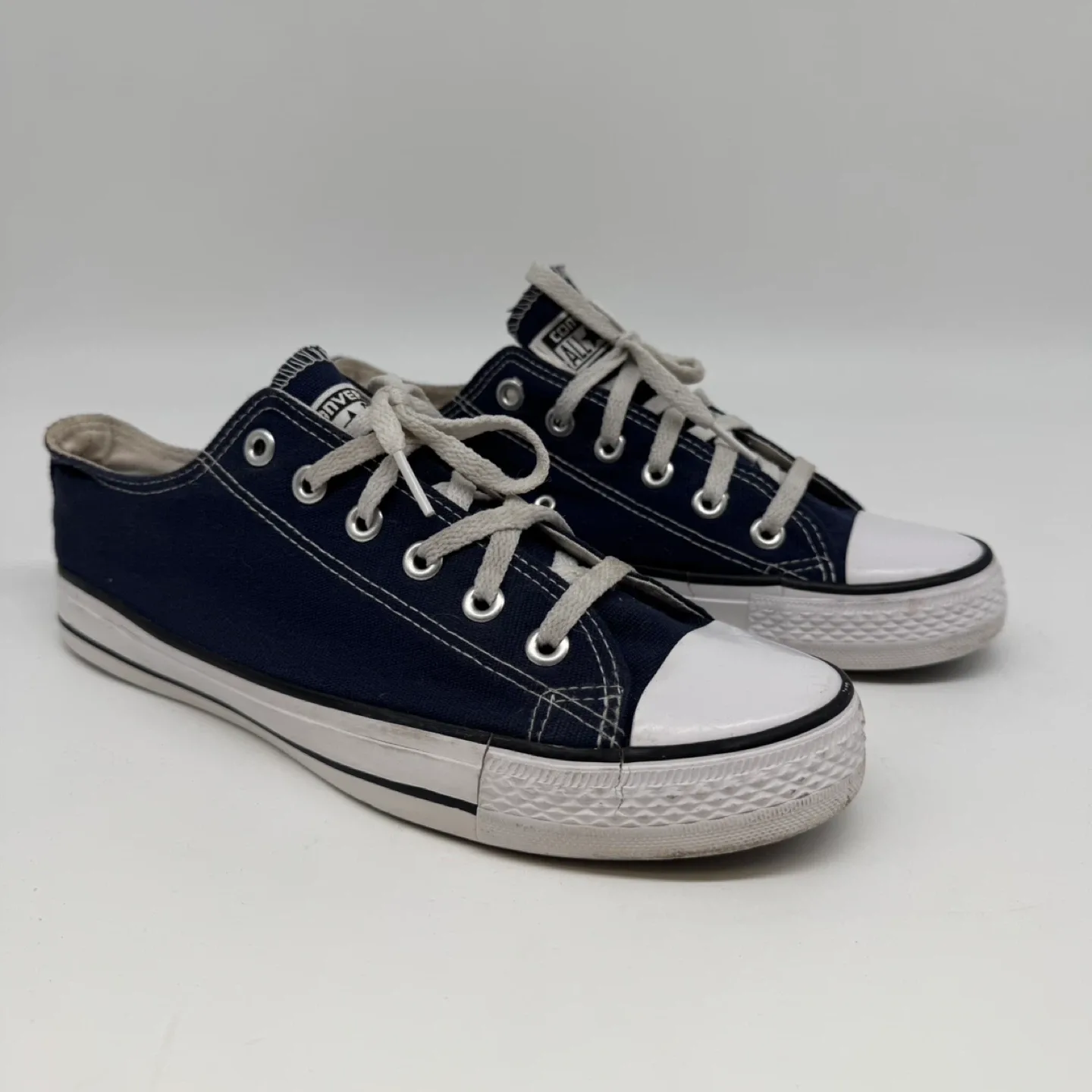 Converse Chuck Taylor All Star – Size 7 – Like New thumbnail