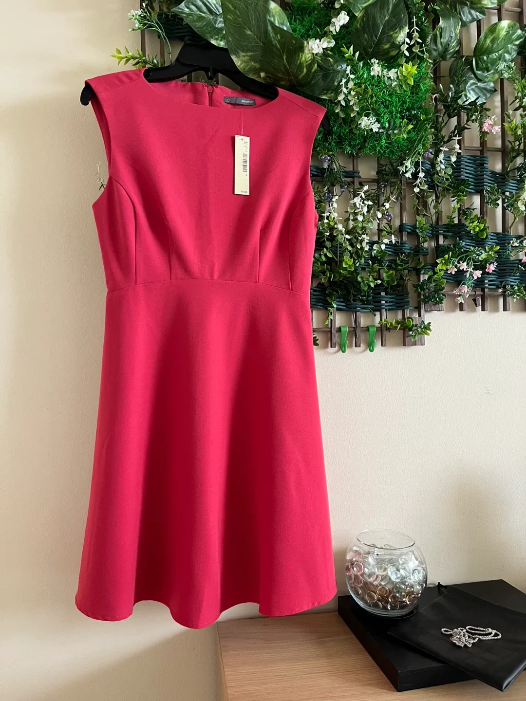 ***New*** Pink Dress - Size 6 thumbnail